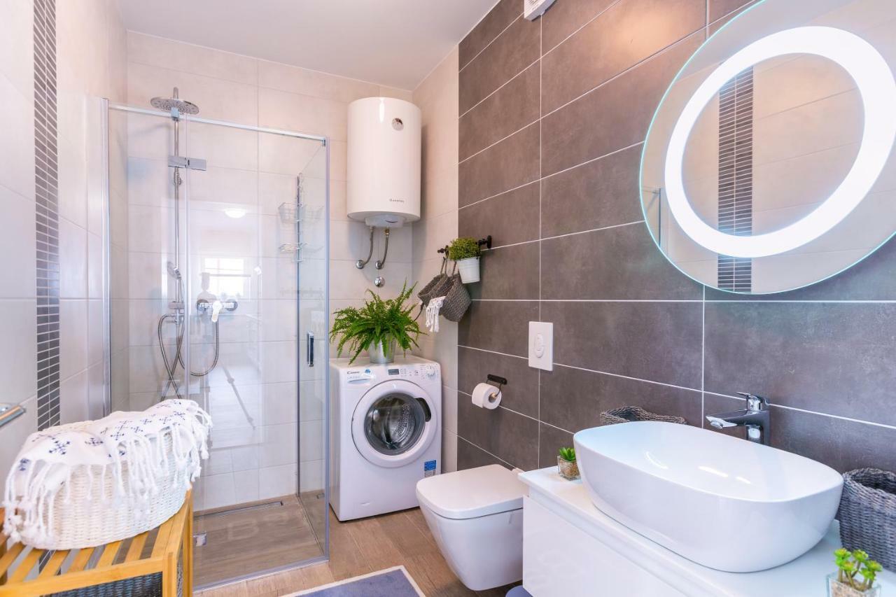 Lux Apartment Medulin Istria Екстериор снимка
